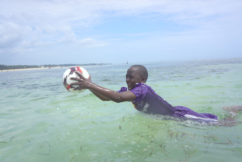 Ayiera Initiative participants having fun at the Indian Ocean in Mombasa