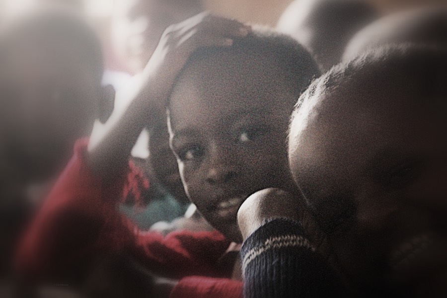 On their way to a better future: children in Korogocho © Tom Rübeanch